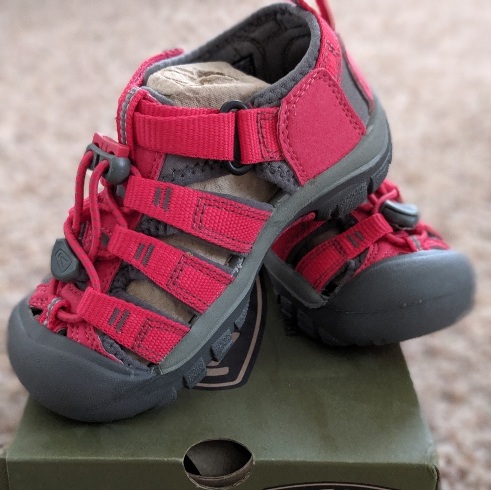 Keen Newport H2 toddler size 10 (rose red)